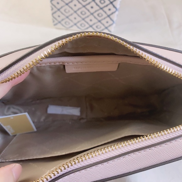 Michael Kors Jet set crossbody in blush pink - Picture 5 of 9